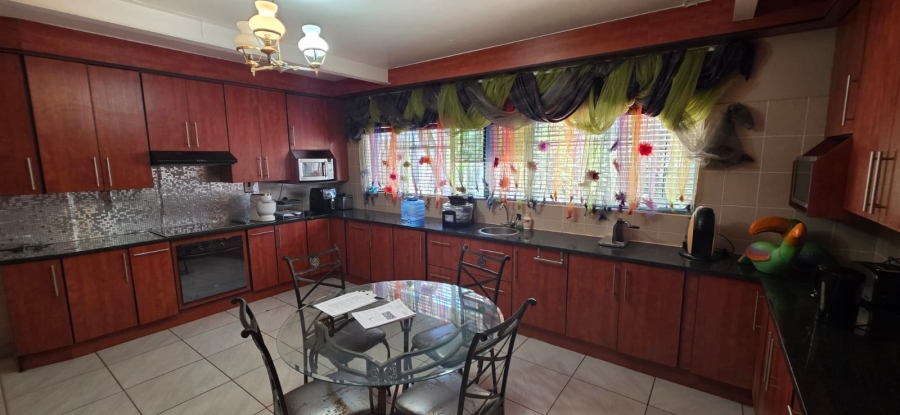 6 Bedroom Property for Sale in Wilkeville North West